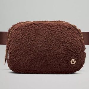 Lululemon Everywhere Belt Bag 2L Fleece